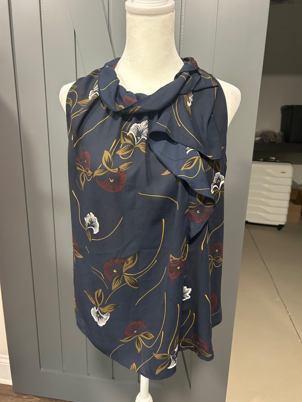 Ann Taylor Navy Floral Draped Scarf-Neck Shell Blouse. XS Petite